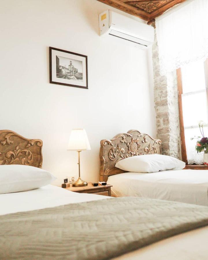 4 Rooms Gjirokastra Bagian luar foto