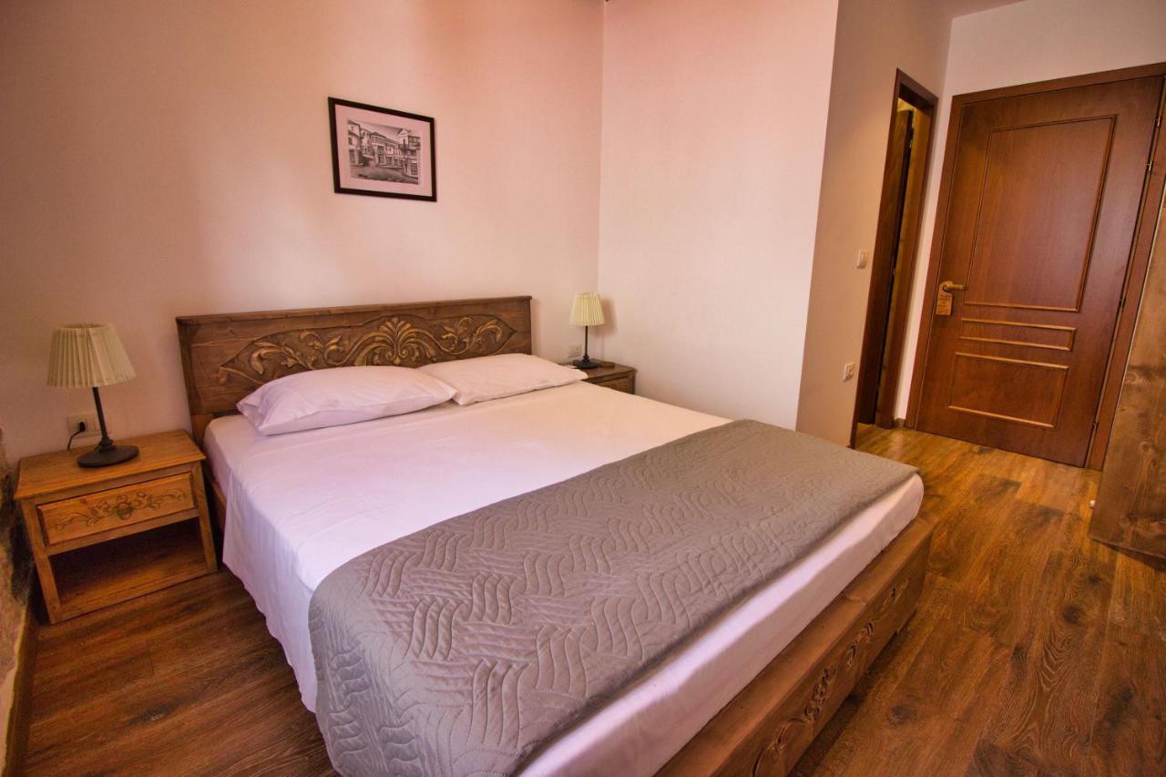 4 Rooms Gjirokastra Bagian luar foto