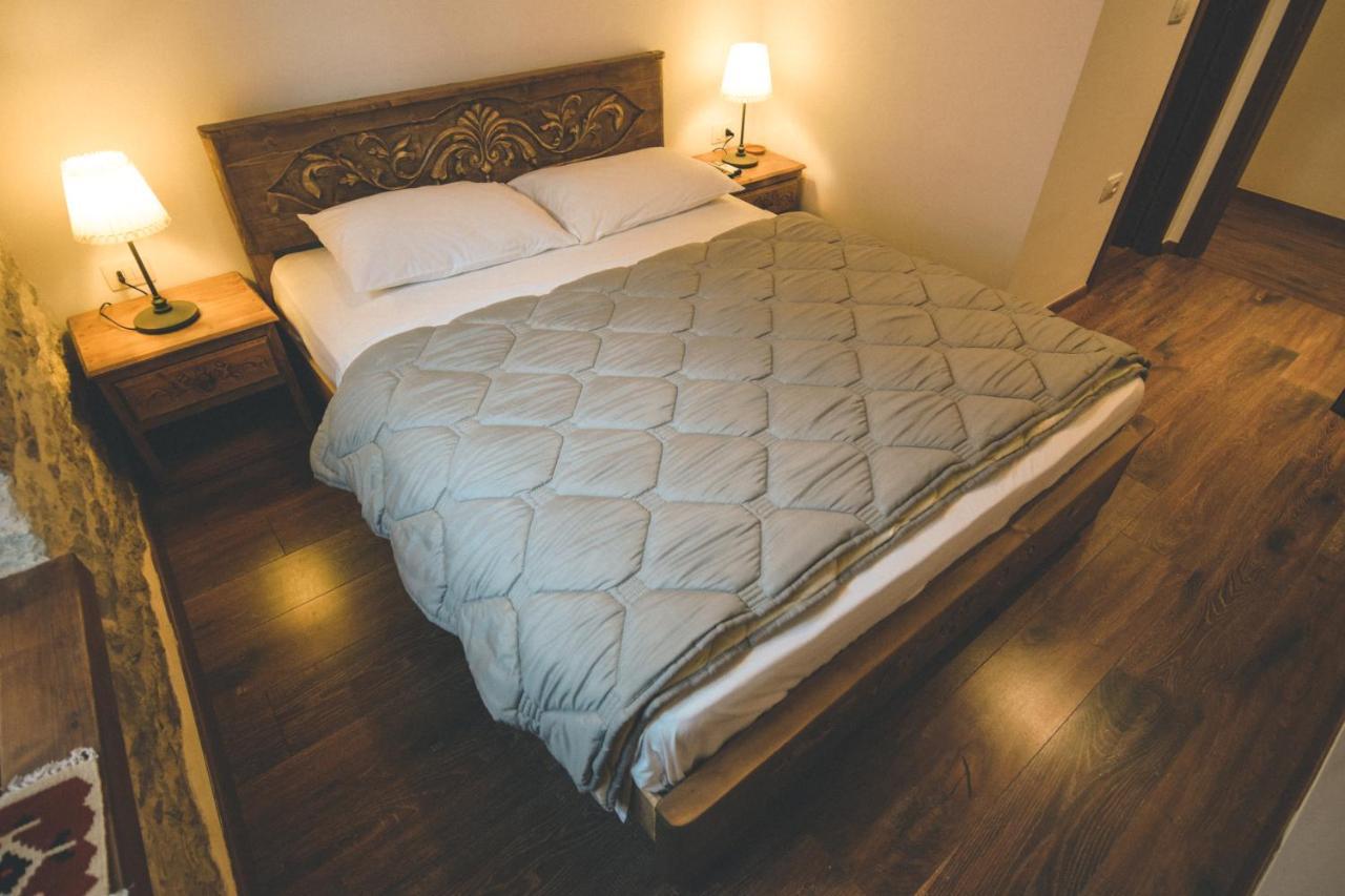 4 Rooms Gjirokastra Bagian luar foto