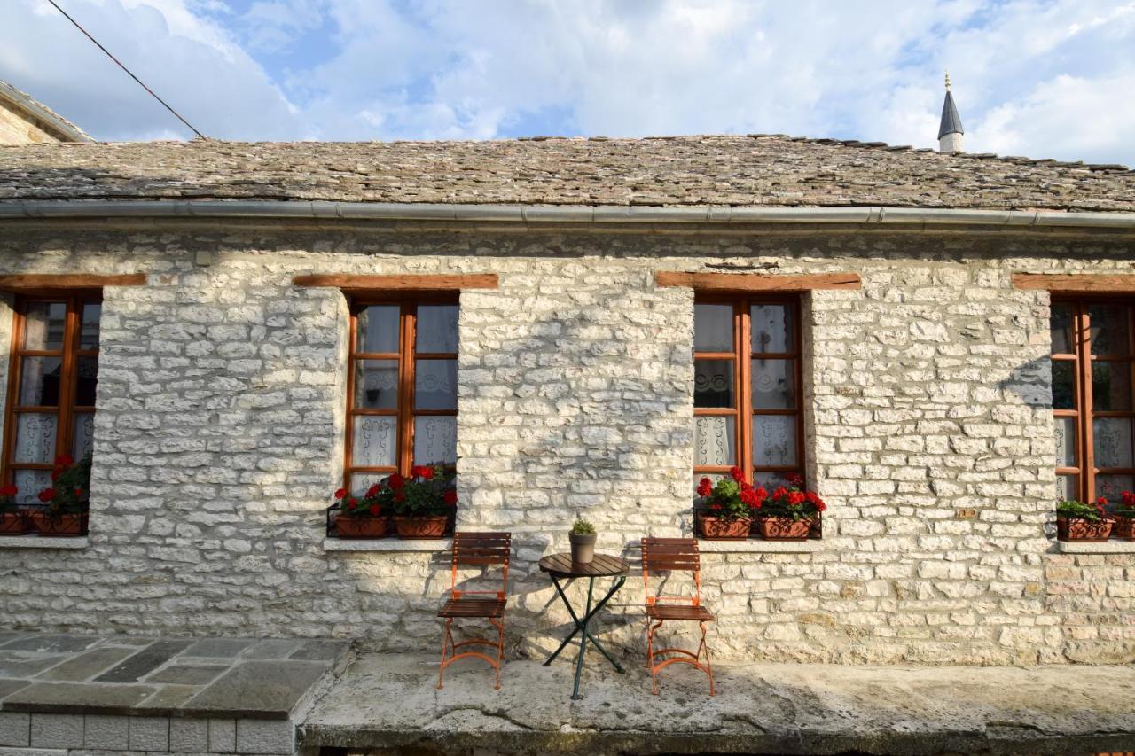 4 Rooms Gjirokastra Bagian luar foto