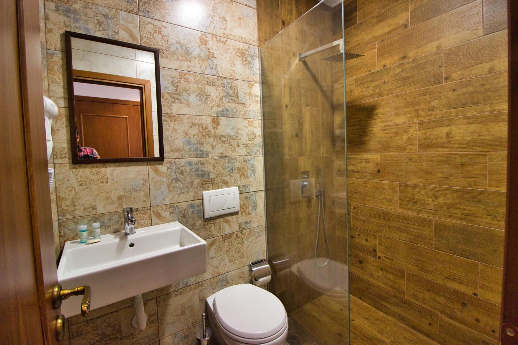 4 Rooms Gjirokastra Bagian luar foto