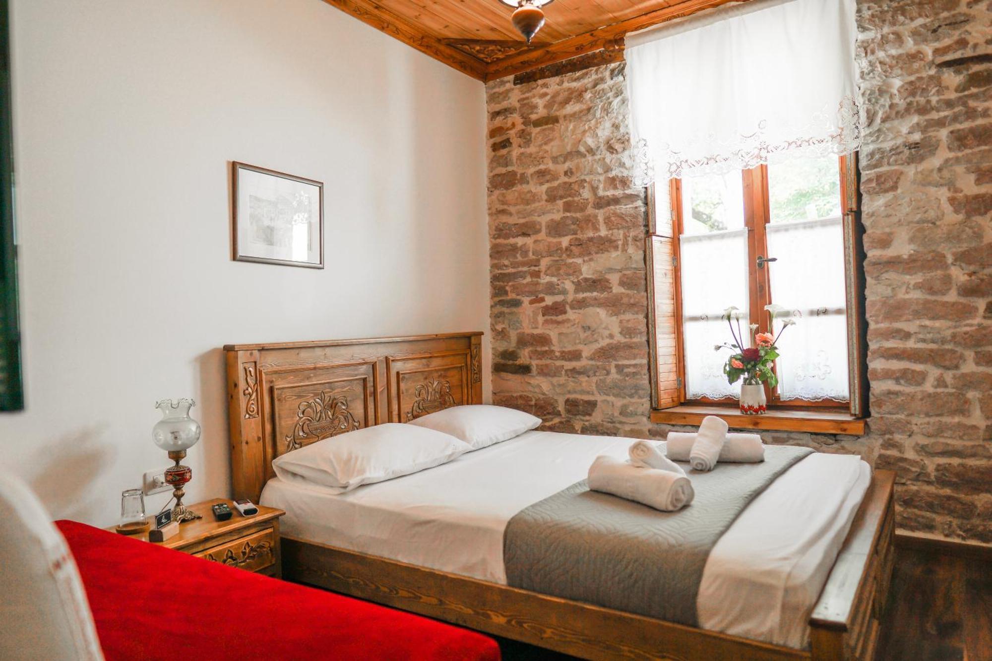 4 Rooms Gjirokastra Bagian luar foto