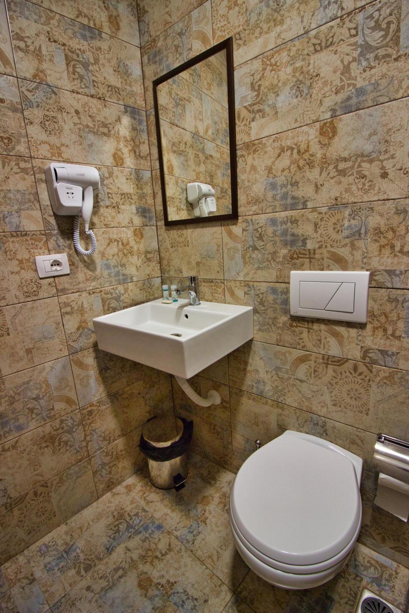 4 Rooms Gjirokastra Bagian luar foto