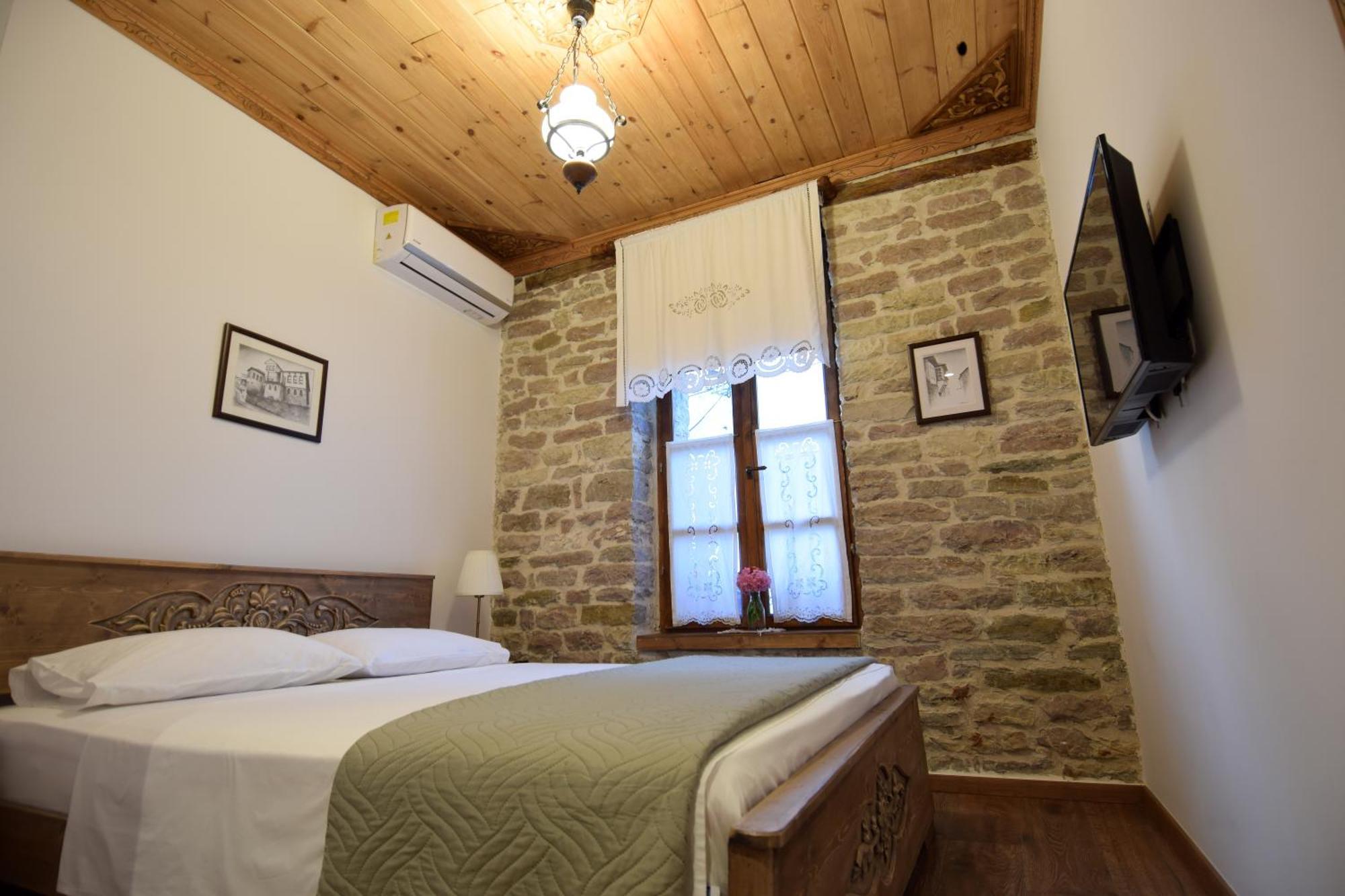 4 Rooms Gjirokastra Bagian luar foto
