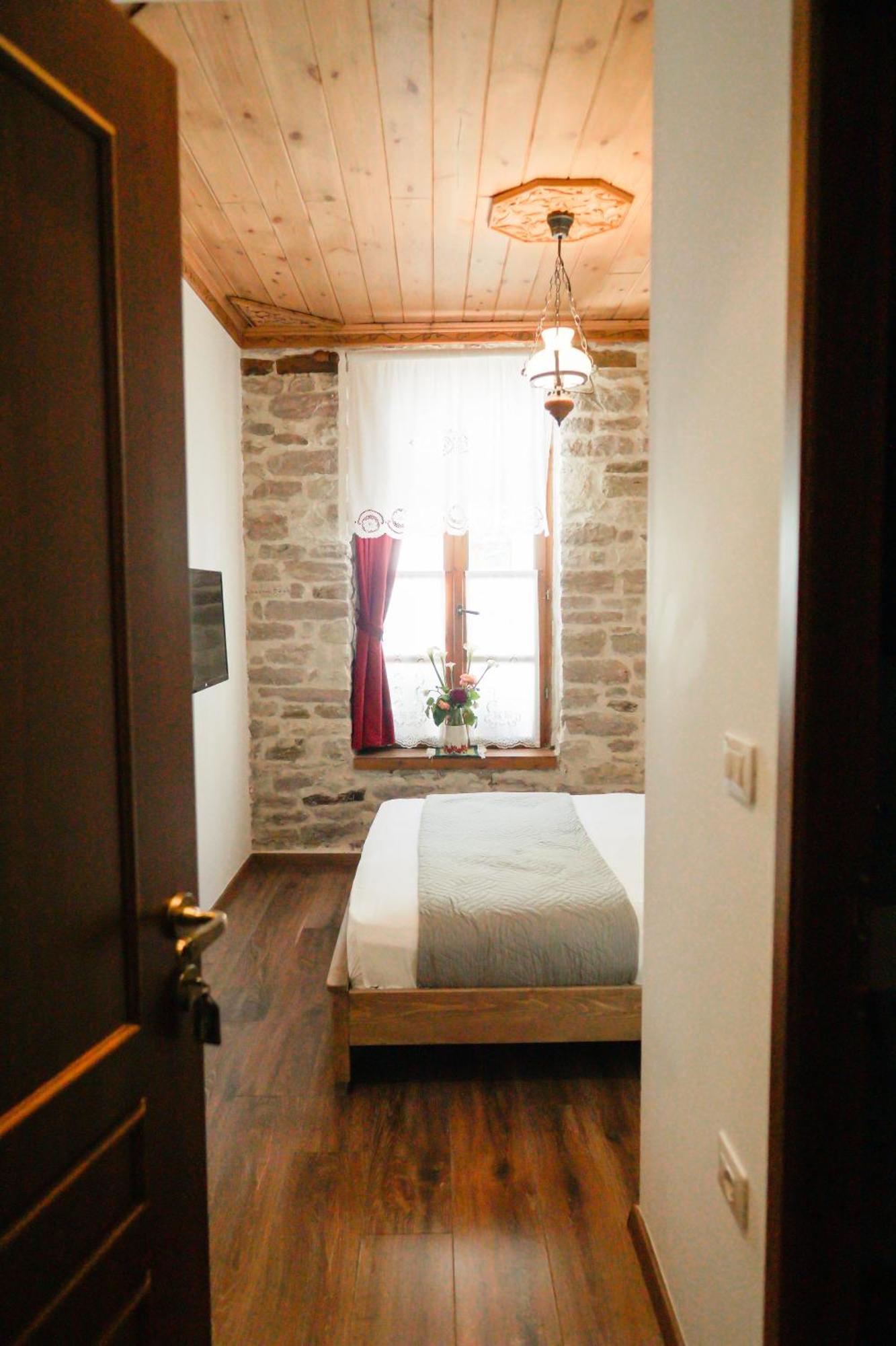 4 Rooms Gjirokastra Bagian luar foto