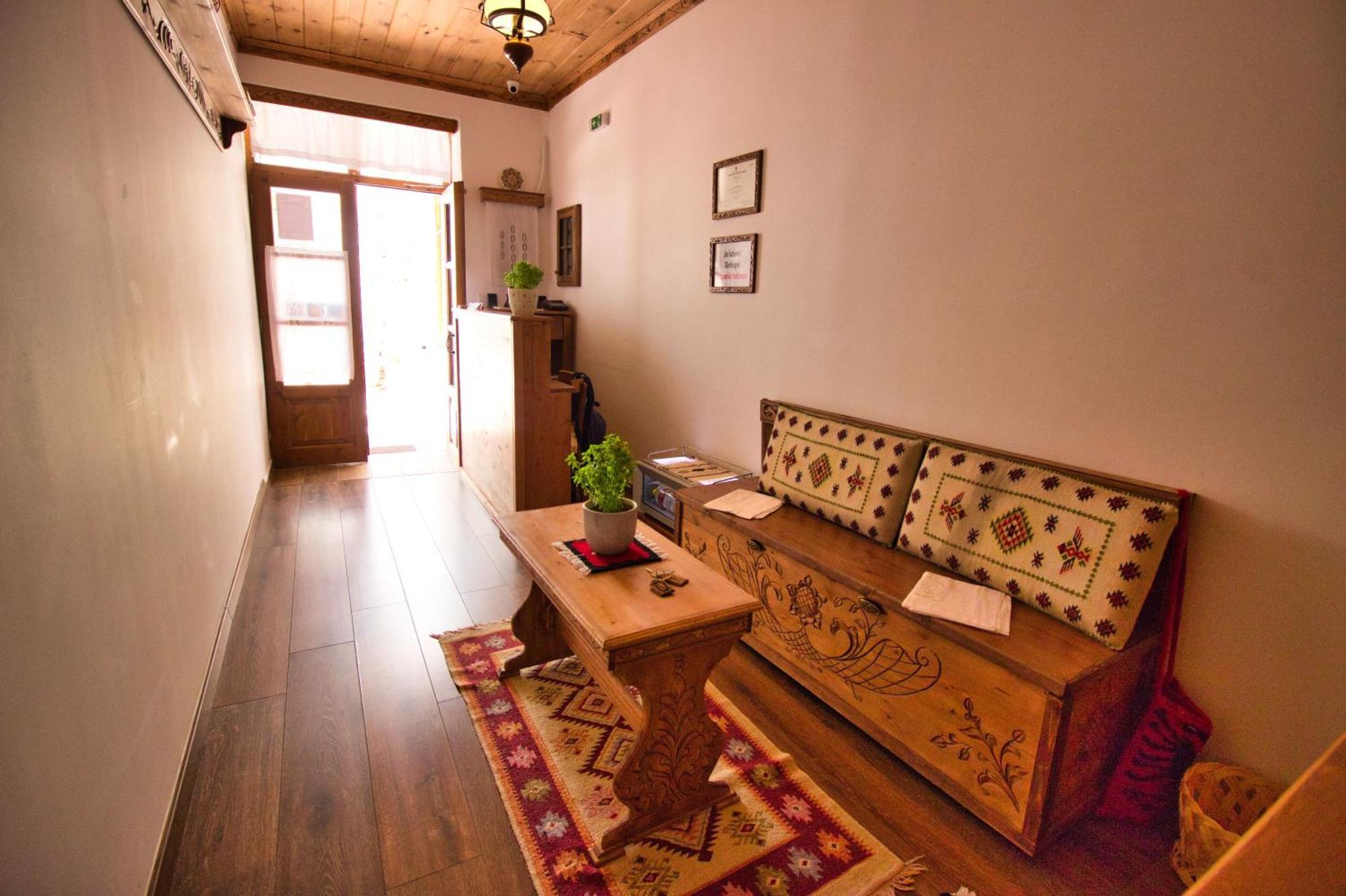 4 Rooms Gjirokastra Bagian luar foto